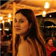 Sono una studentessa di lingue culture letterature straniere, impartisco lezioni di lingua spagnola